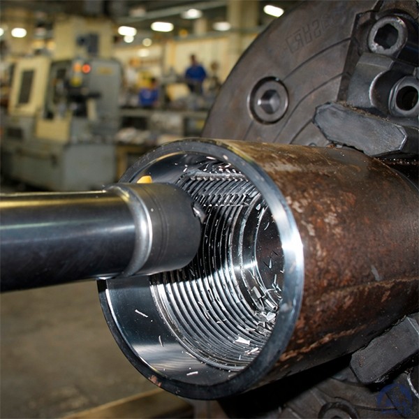 Нарезка резьбы на трубе